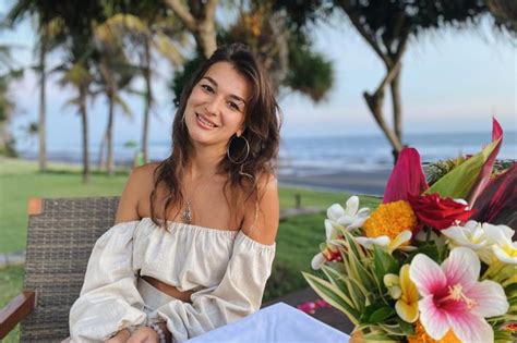 alina nude|Influencer banned from Bali after naked photos on sacred tree